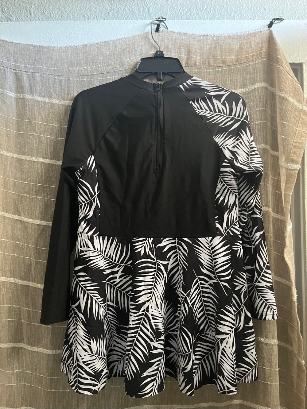 Black & White Palm-Print Long Sleeve Women's Swim Top and bottom